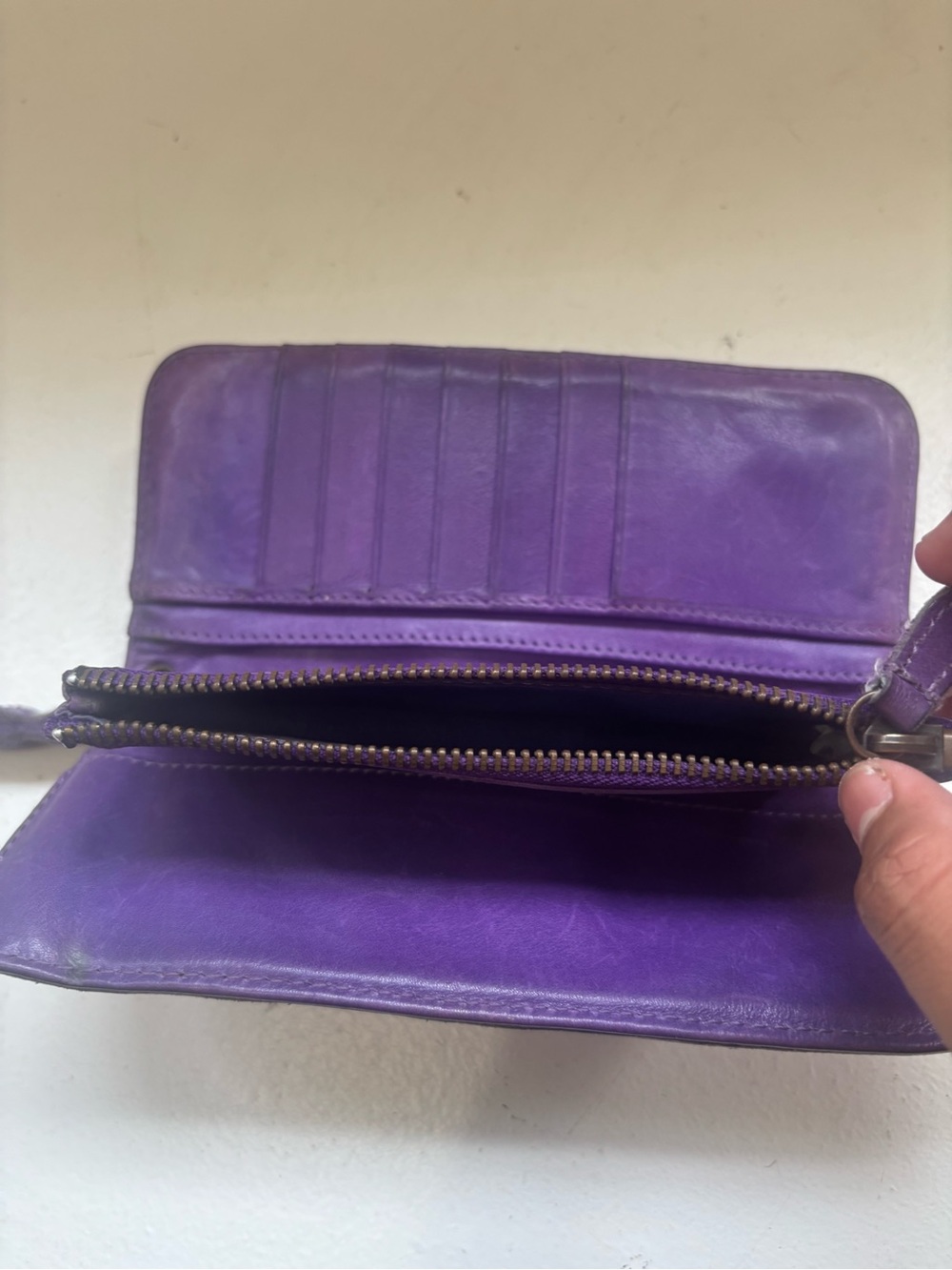 Gerard Darel wallet/wristlet in purple leather - Picture 4 of 7